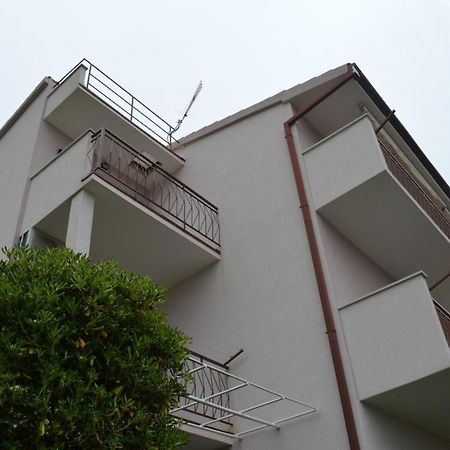 Soba Mira Lägenhet Makarska Exteriör bild