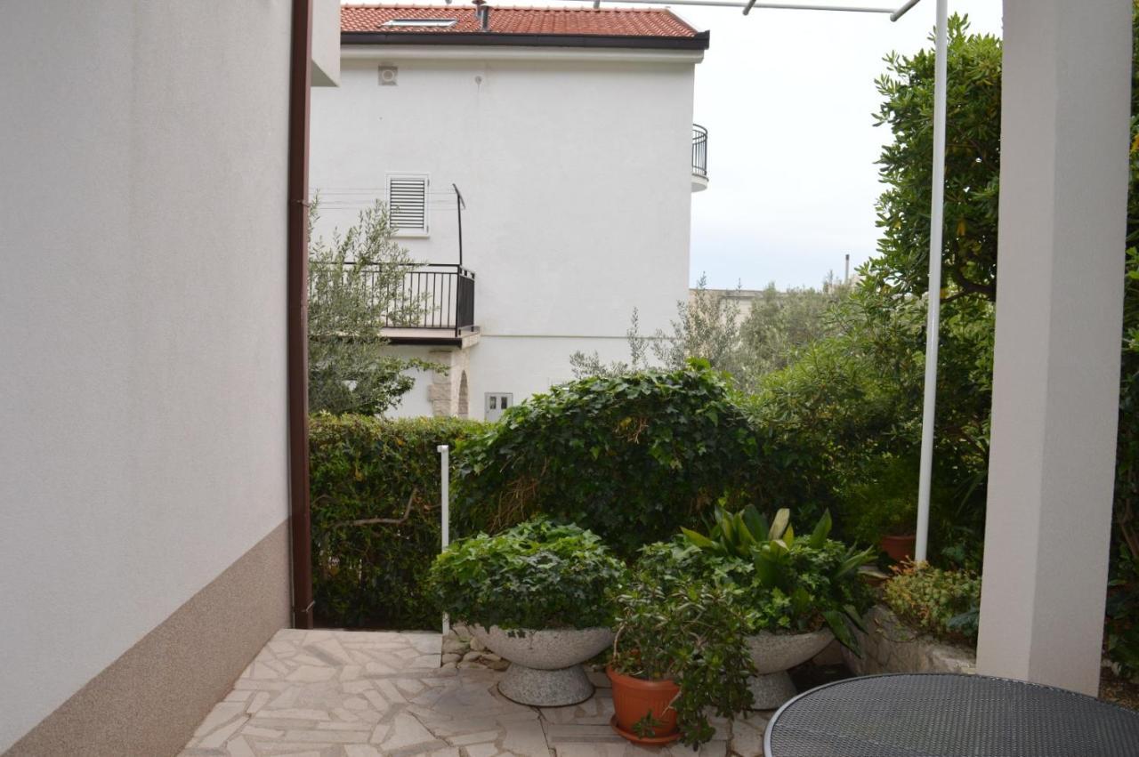 Soba Mira Lägenhet Makarska Exteriör bild